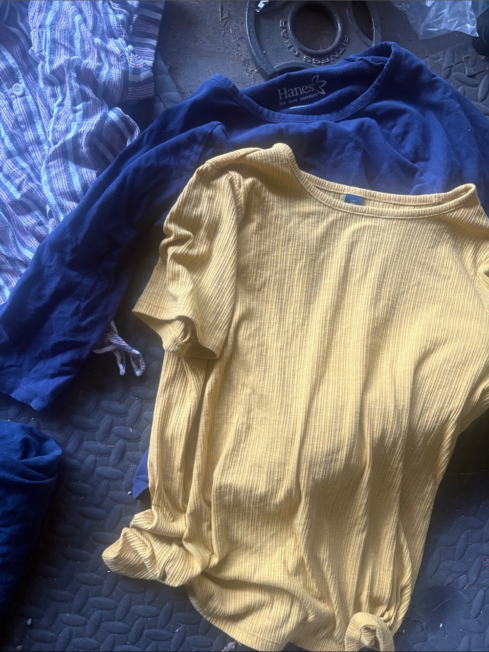 Mixed Casual Tops Bundle Small Cloth & Stone Hanes Old Navy Fruit of the Loom - Picture 4 of 4